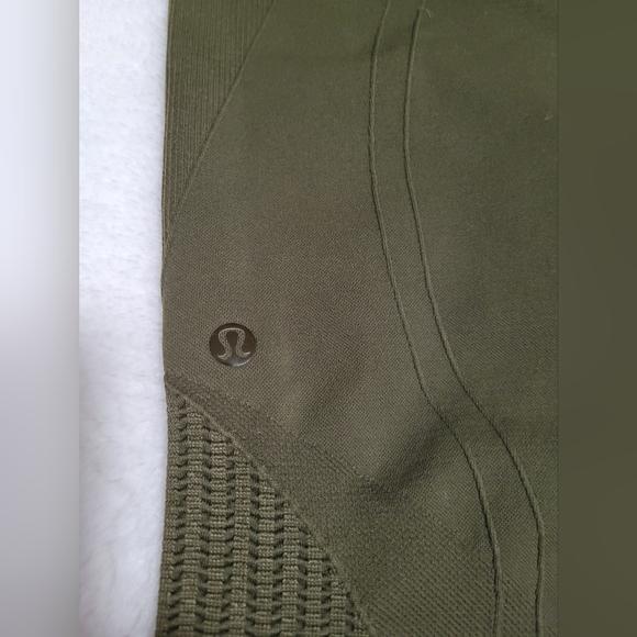 Lululemon Yoga Capri size 10 in Olive Green - Picture 6 of 7